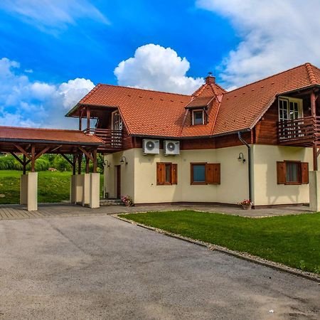 Szarvaskut Hotel ซีร์ซ ภายนอก รูปภาพ