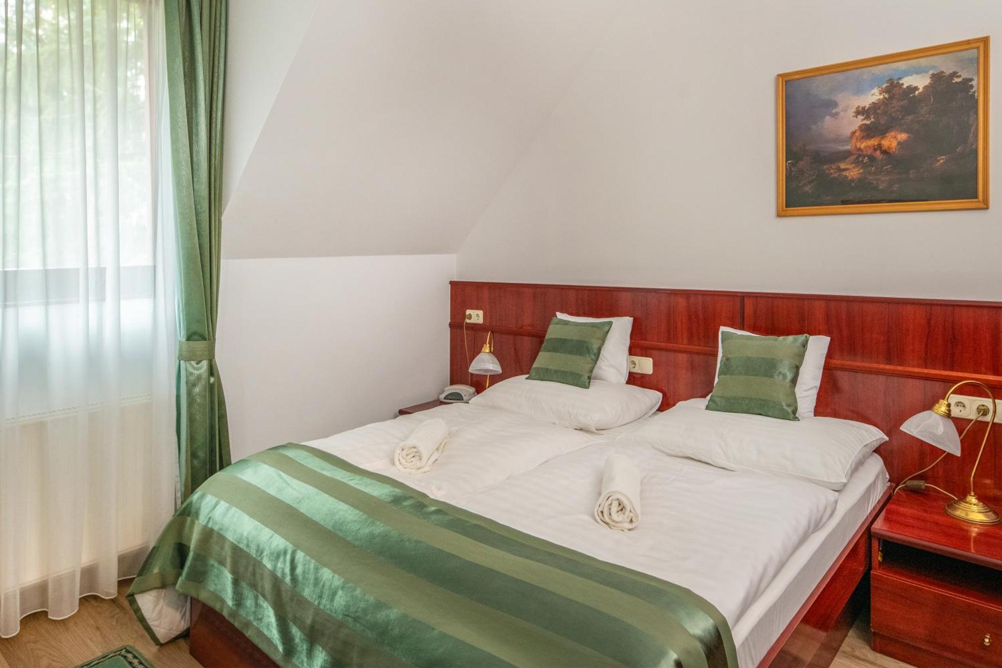Szarvaskut Hotel ซีร์ซ ภายนอก รูปภาพ