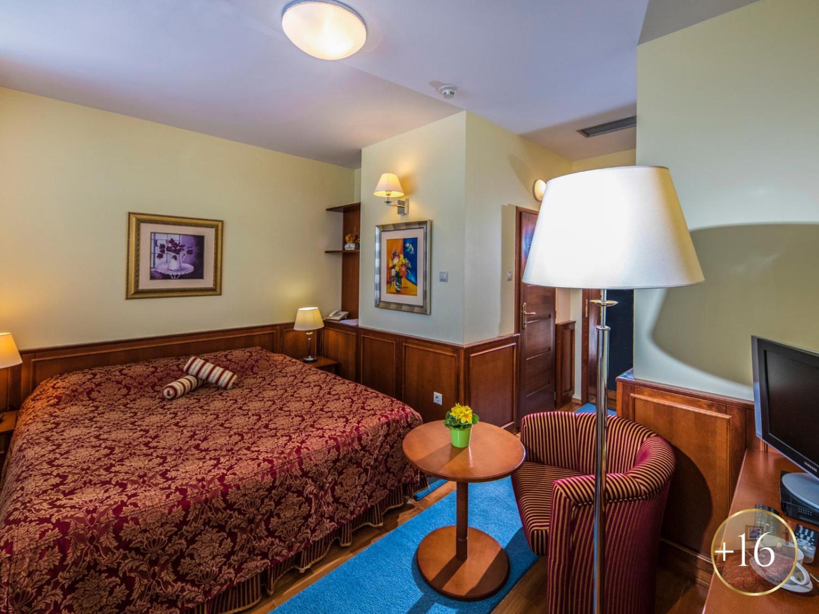 Szarvaskut Hotel ซีร์ซ ภายนอก รูปภาพ